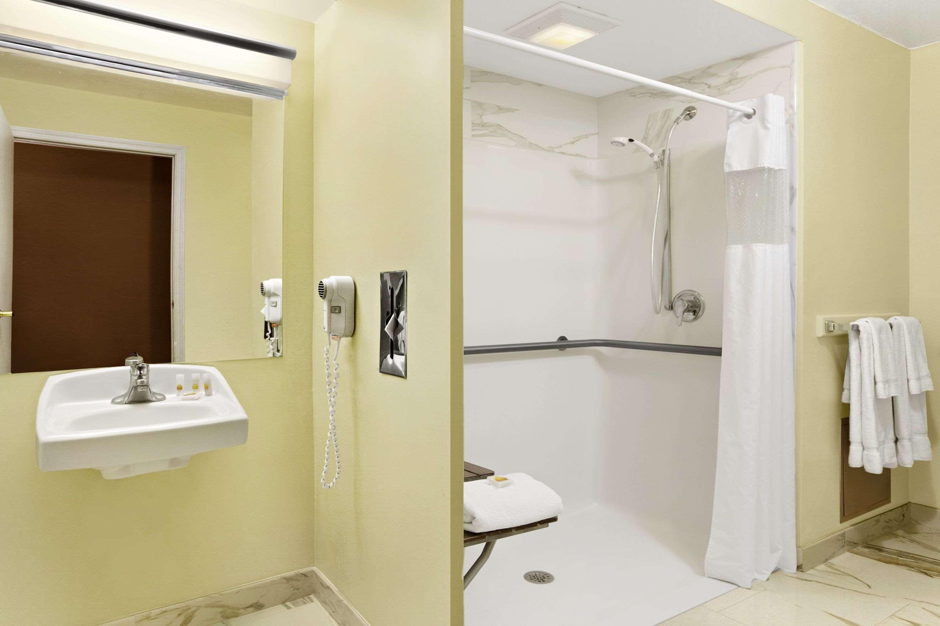 Days Inn By Wyndham Penn State State College Luaran gambar